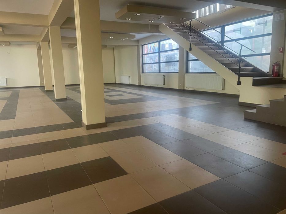 Inchiriere spatii comerciale, birouri, sala protocol.