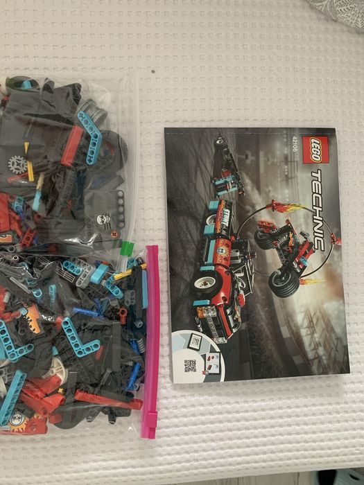 Lego 42106 - Stunt Show Truck & Bike