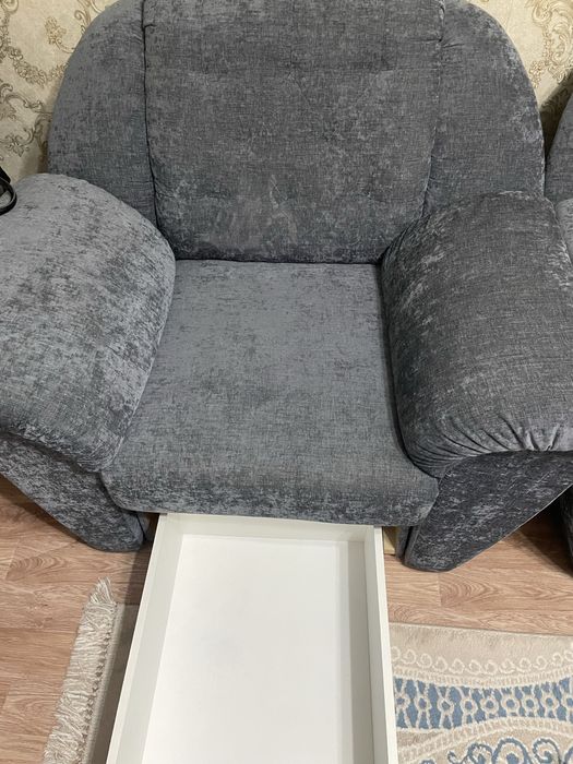 Продам диван и два кресла