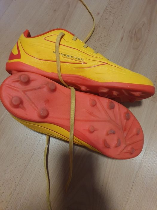 Бутонки за футбол н.38/24 см.