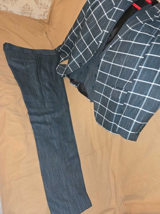 Мужские костюмы в отличном состоянии