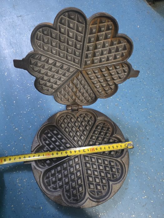 Formă Vafe / Faguri din Fontă Masivă, Model Inimioară, Diametru 22 cm - CA NOUĂ