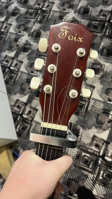 Продам гитару с подставкой