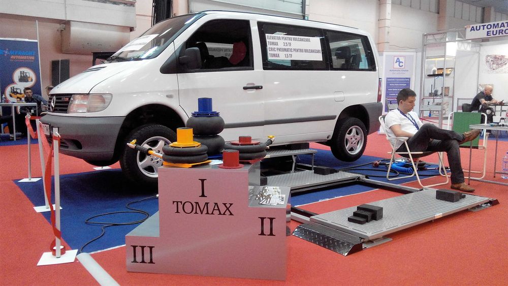 Elevator auto pe aer, compact, cu 4 perne  pentru vulcanizare