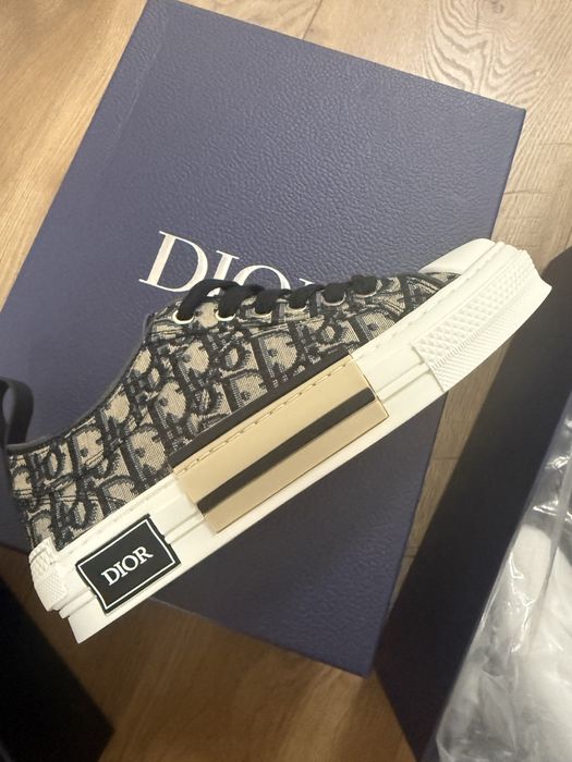 обувки на dior .