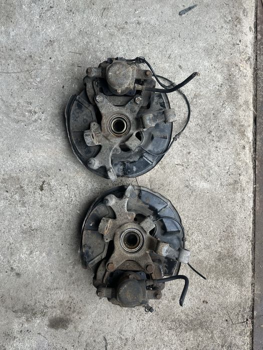 Преден ляв и десен шенкел главина w203