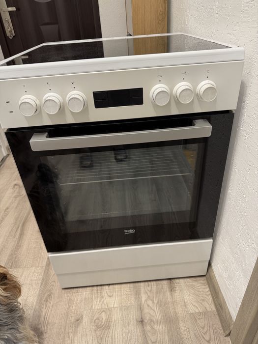Продавам печка за готвене beko