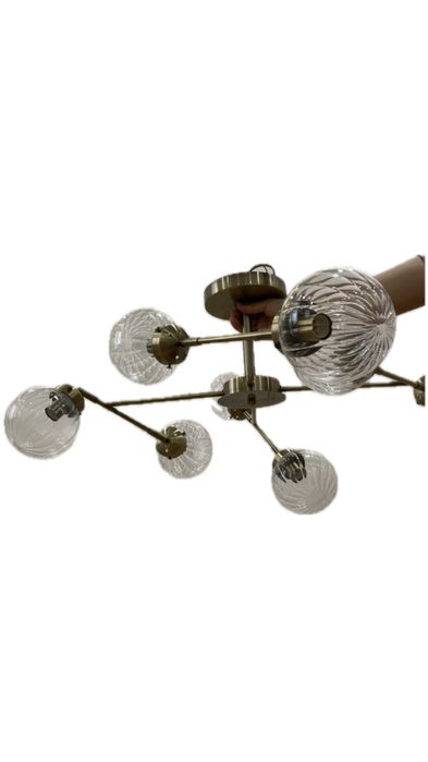 Современная потолочная люстра на 8 плафонов