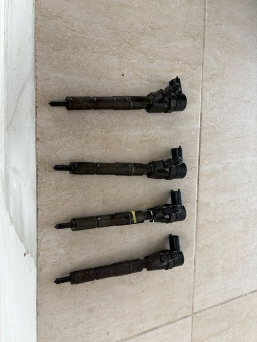 Injectoare opel zafira  b 1.9 cdti  astra h  0445110  243