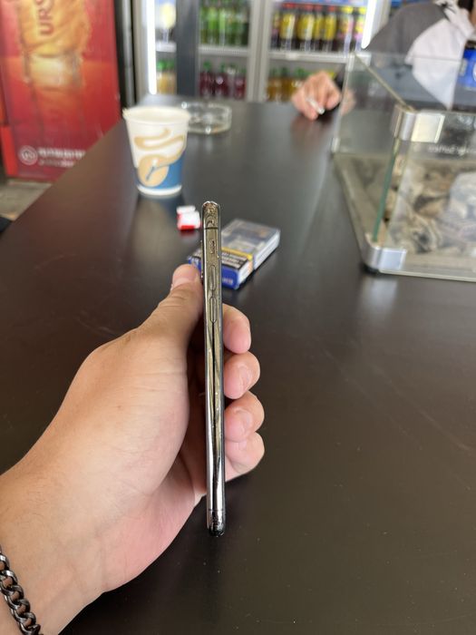 Vand iPhone X fisurat