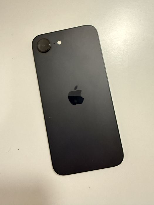 Продам iphone 16e черный 128 гб