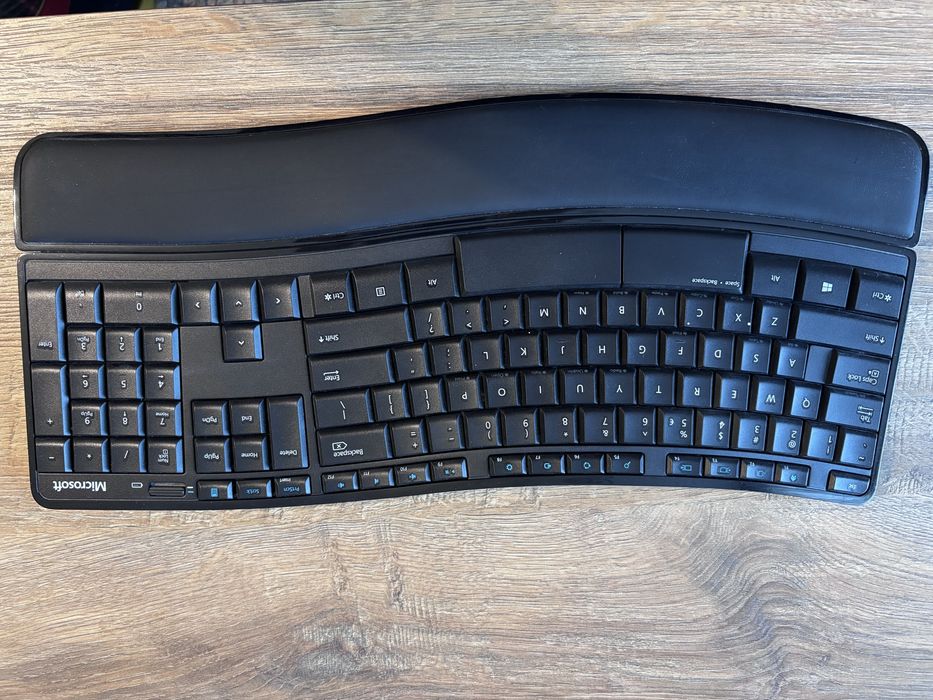 Безжична мишка и клавиетура Microsoft Sculpt Comfort