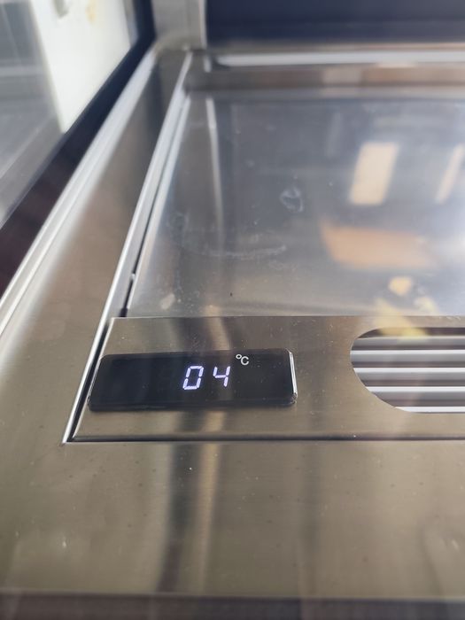 Хладилна витрина Polar