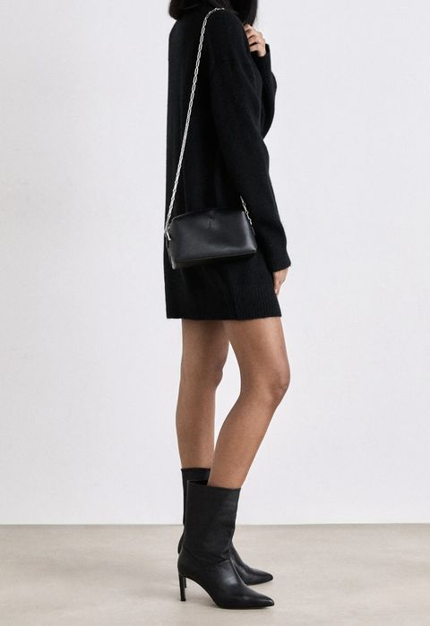 Calvin Klein Мини чантичка !