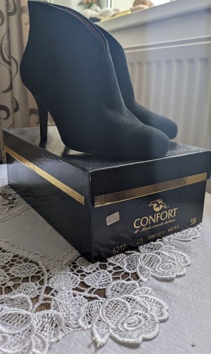 Botine piele întoarsă Lola Cruz 38