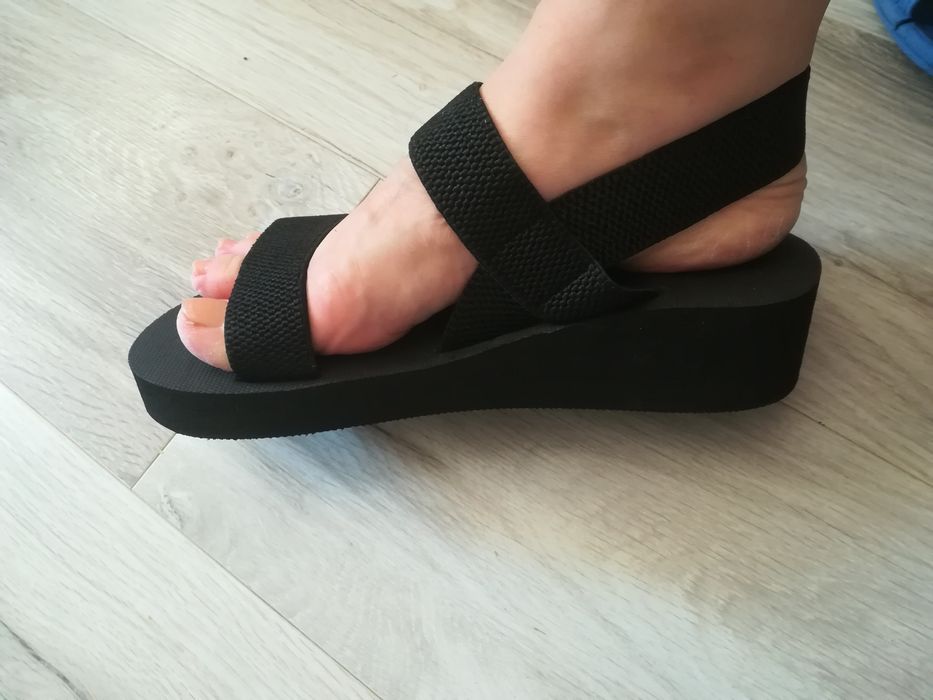 Нови дамски сандали номер 40-41