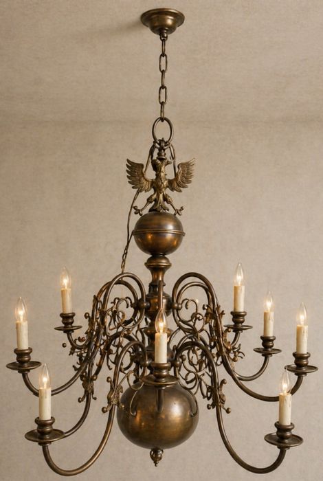 Candelabru antic din alama solida de dimensiuni mari cu 12 brațe ,diametrul aproximativ 80 cm h totala 90 cm