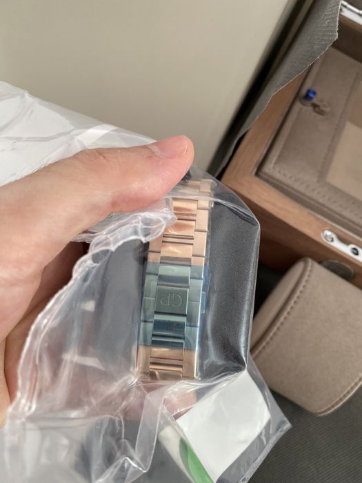 Girard Perregaux Laureato aur roz