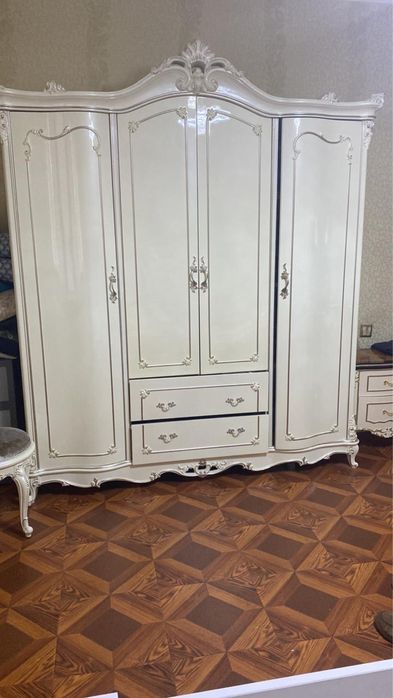 Продаётся спальный гарнитур в классическом стиле