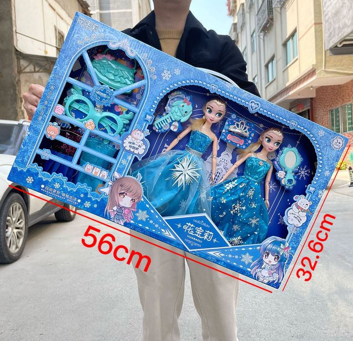 Osiyolik ayol mushukini korsatmoqda