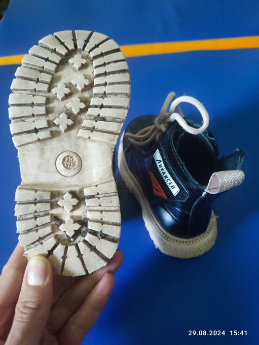 Демисезонные комбинезоны и ботинки на девочку и мальчика