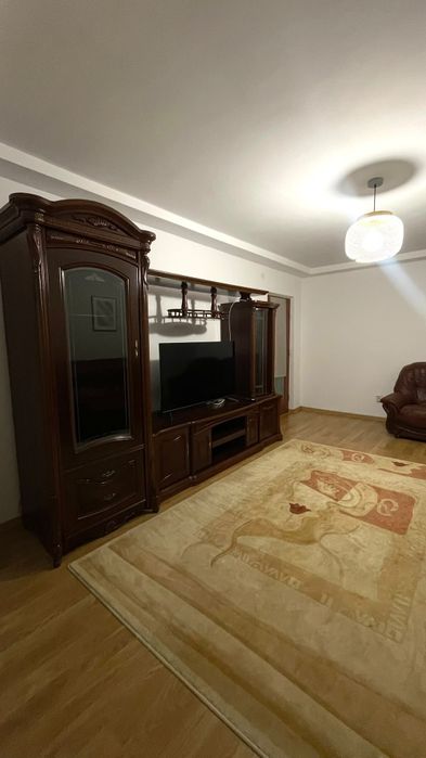 Persoana fizica inchiriz apartament 3 camere zona piata dacia