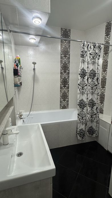 Продается 3 комнатная сталинка