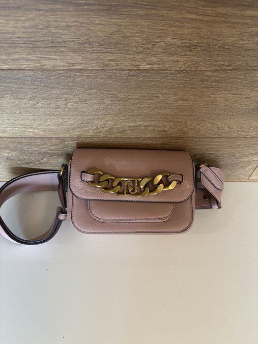 Розова чанта Guess