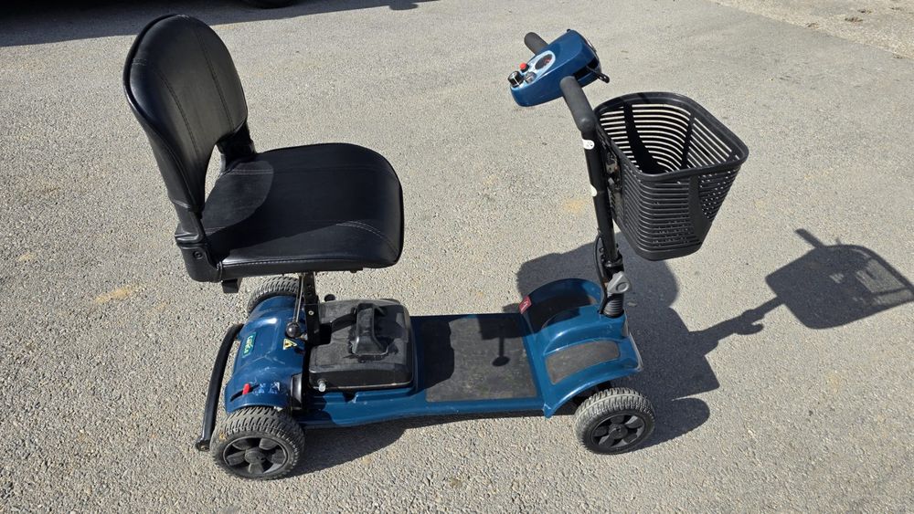 Акумулаторна количка-скутер за трудноподвижни хора