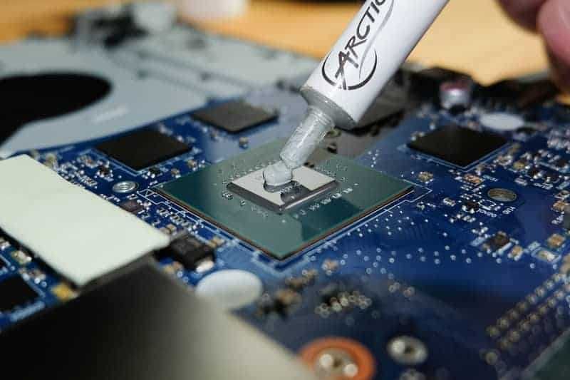Curățare laptop, schimbare pastă termoconductoare, upgrade SSD/RAM/Baterie/WIFI Card în București