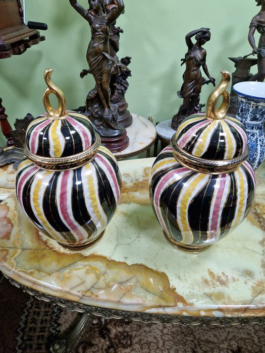 Чифт Уникални антикварни белгийски порцеланови урни H.BEQUET