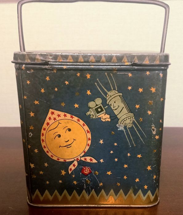 Жестяная коробка 1960 года