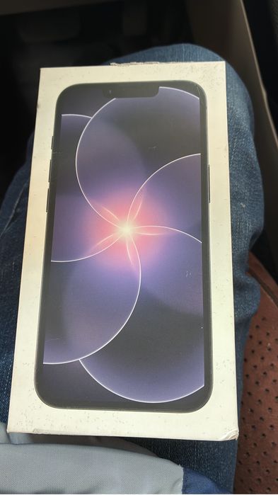 Продам iPhone 17 Е  срочно симка и есим.       Е 280000