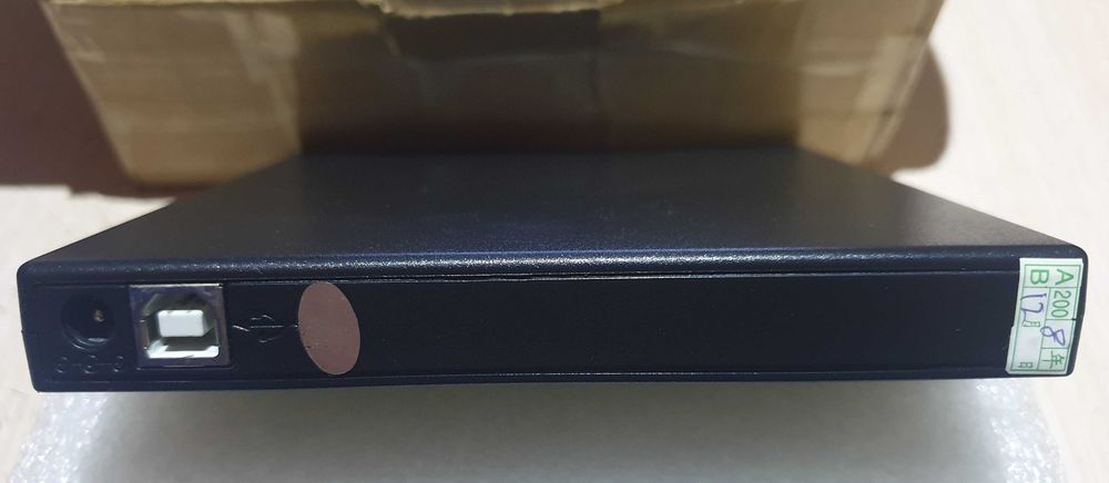 Внешний DVD-RW привод.