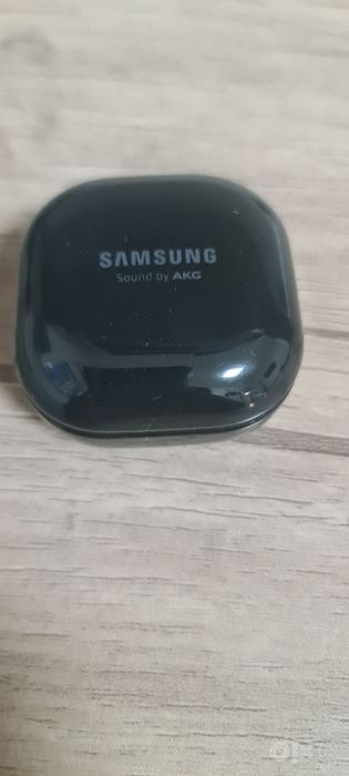 Galaxy buds live