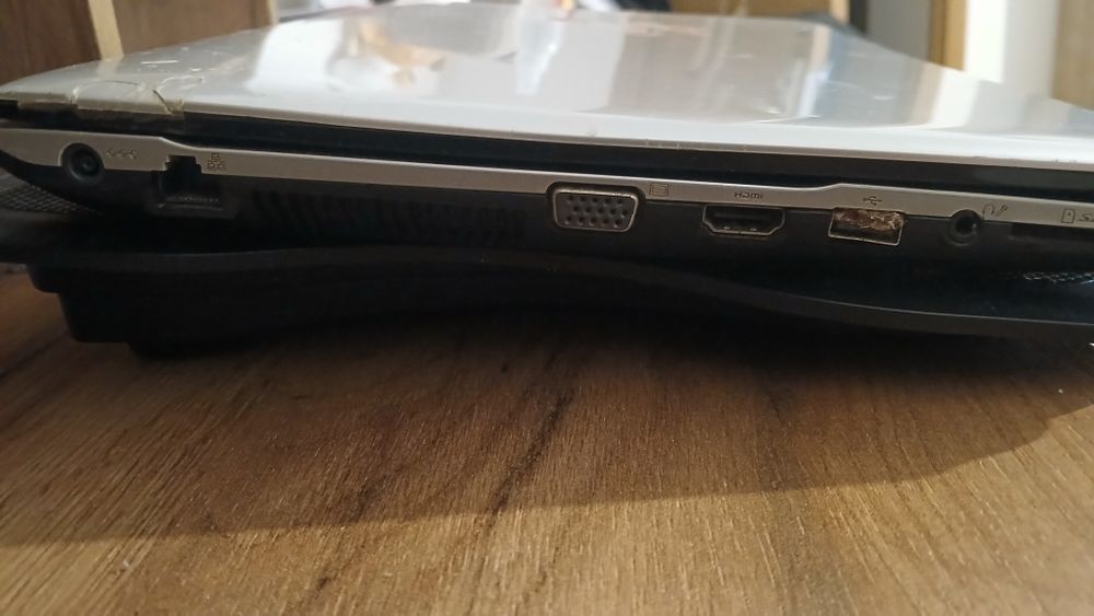 Laptop Samsung i3 / 8GB RAM  – office, școală – negociabil