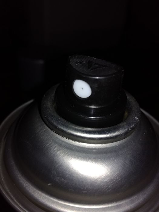 Vopsea termorezistenta si primer nefolosite