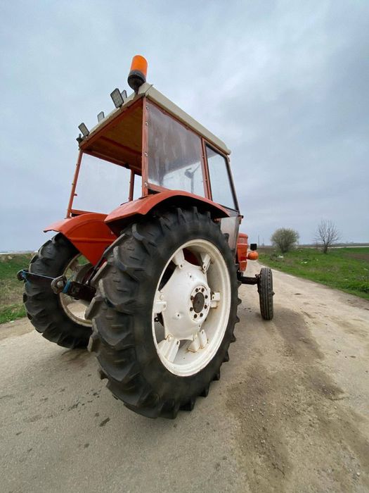 Vând tractor fiat 640