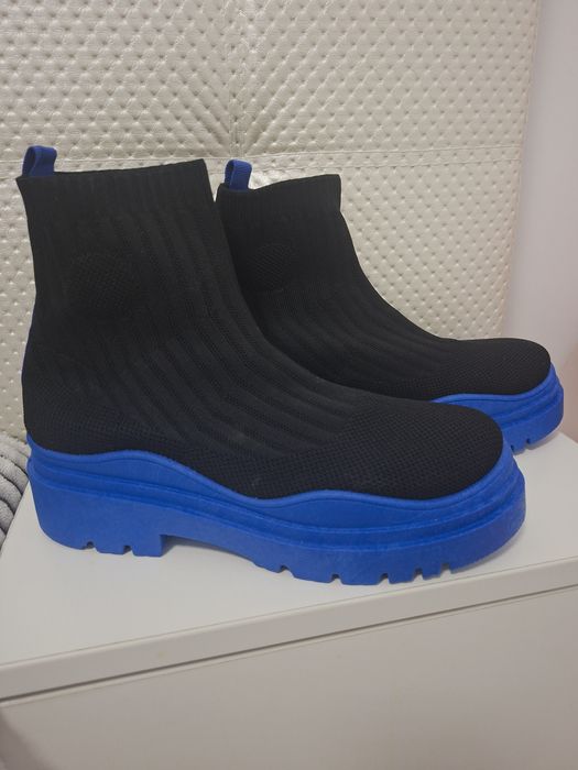 Ghete  dama cu talpa albastra