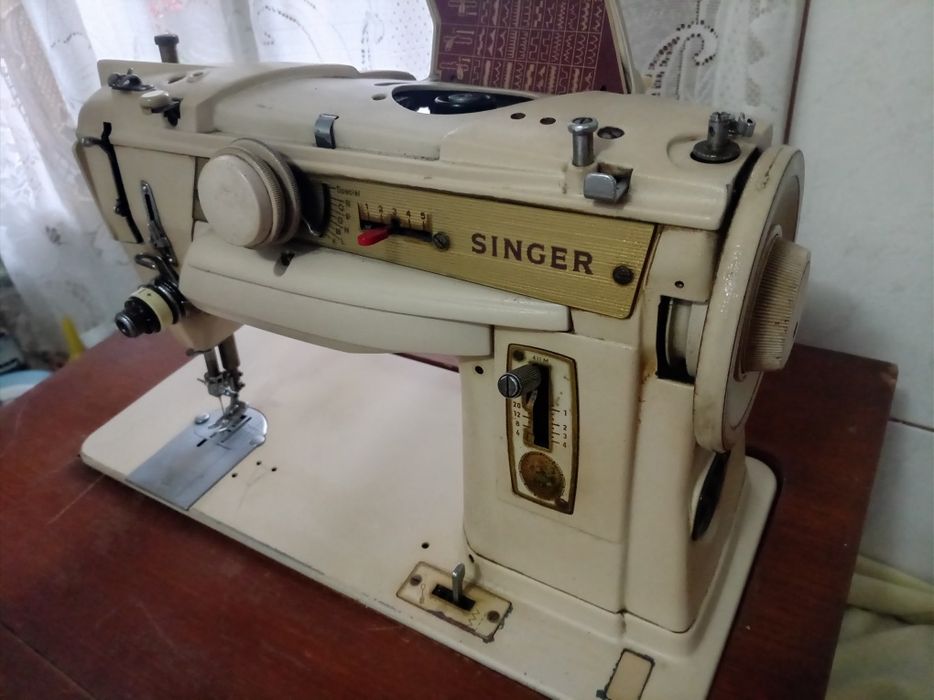 Mașina cusut Singer 411