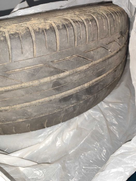 Vand 2 cauciucuri runflat