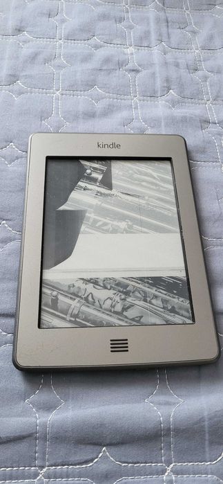 Kindle D01200 de piese ia curent dar nu face nimic