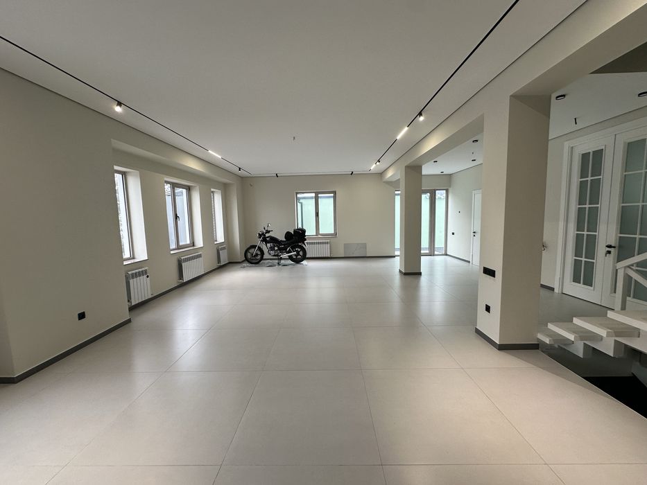 Никитина, Саехат.  Дом под комерческую недвижимость, можно в аренду