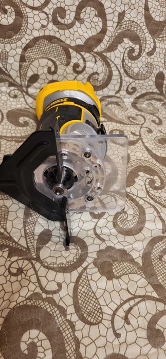 Masina de frezat DeWalt DCW600, compatibila 18V XR, brushless, 8mm fuctionala fara acumulator