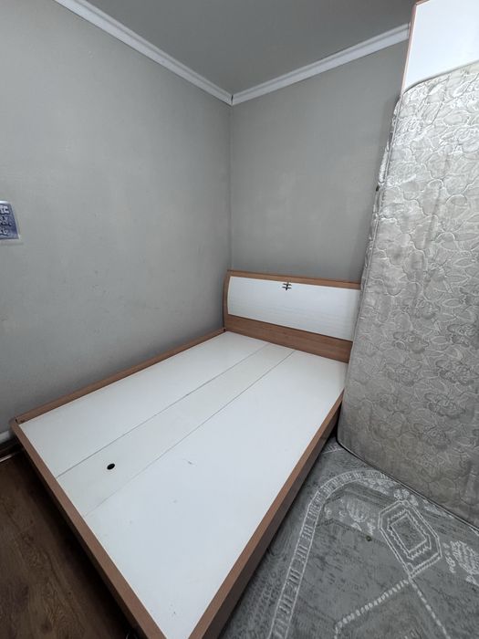 Двуспальная  кровать