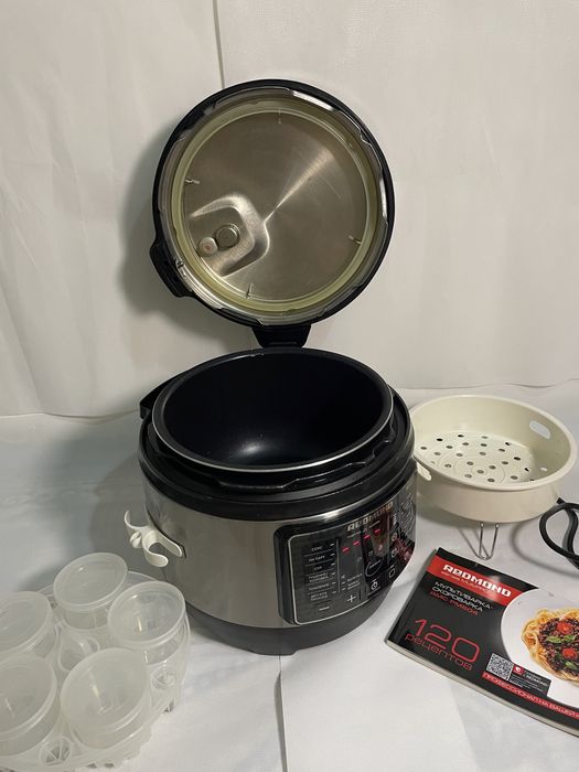 Мультиварка REDMOND серебристый