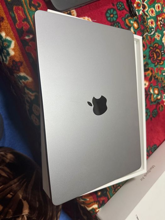 Macbook air M3 8/256