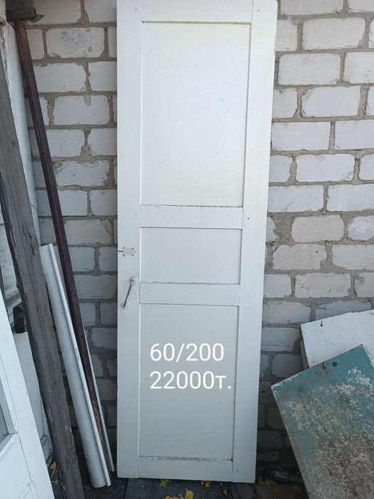 Продам деревянные двери,б/у. Крашенные,.