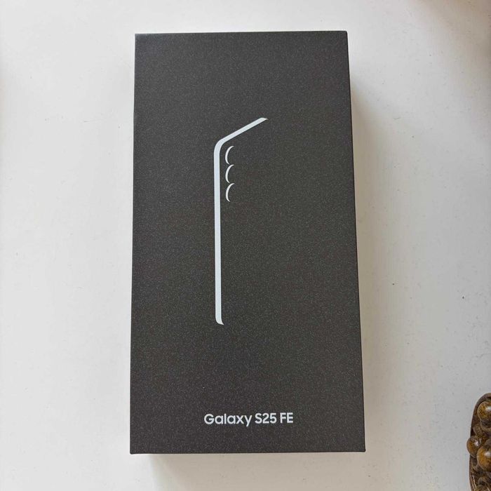 Telefon mobil Samsung Galaxy S25 FE, Dual SIM, 8GB RAM, 256GB, 5G, Jetblack
