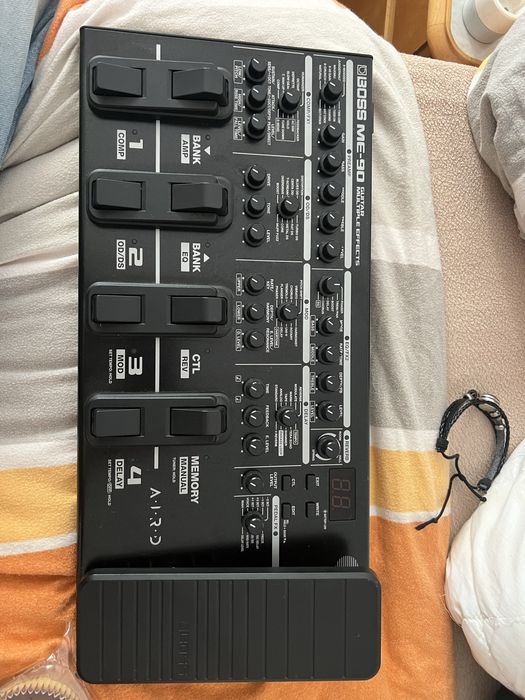 BOSS ME-90. Guitar Multiple effects